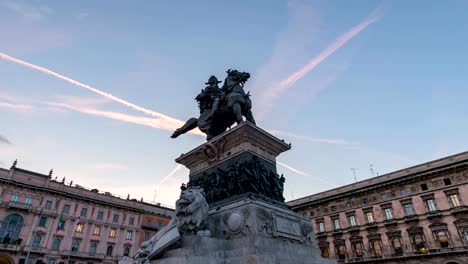 Milan-Italy-time-lapse-4K,-city-skyline-sunset-timelapse-at-Vittorio-Emanuele-II-Statue