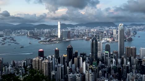 timelapse-anochecer-panorámica-desde-la-cumbre-en-hong-kong