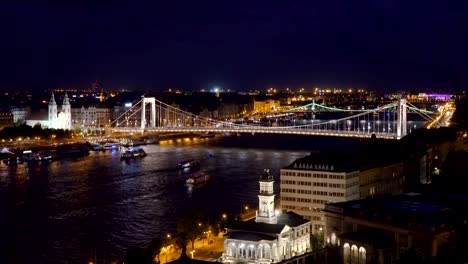 Puente-de-Elizabeth-iluminada