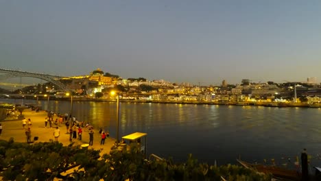 an-einem-sonnigen-Tag-Fluss-Douro-in-porto