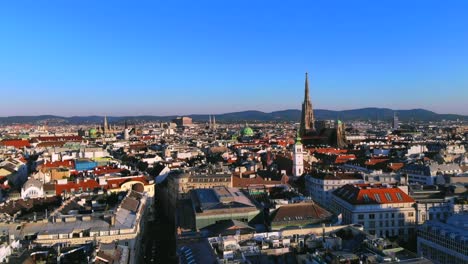 Luftaufnahmen-von-Wien-mit-dem-Stephansdom