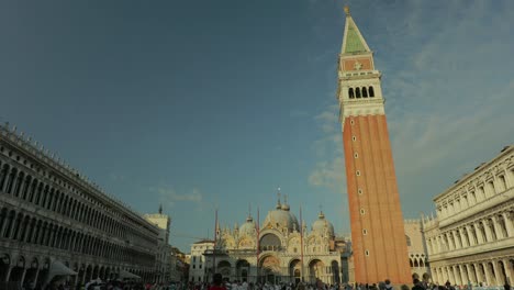 Piazza-San-Marco-in-Venedig