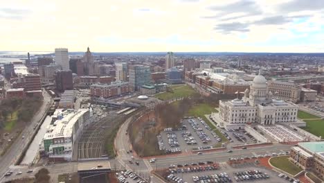 Providence-Rhode-Island-Skyline-y-edificio-del-Capitolio-del-estado-aéreo-11