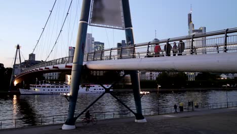 Holbeinsteg-Brücke-in-Frankfurt