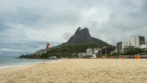 Time-lapse-shot-of-Ipanema-Beach-in-Rio-de-Janeiro-in-Brazil