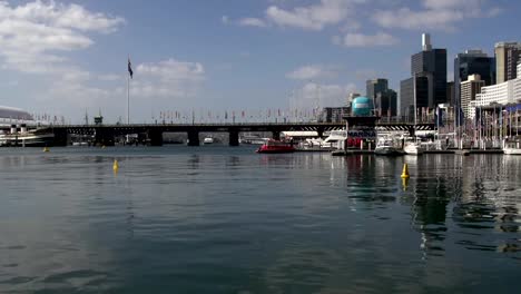 Pan-vom-Darling-harbour-an-einem-sonnigen-Tag