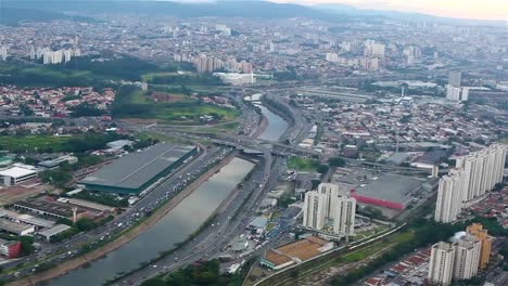 Toma-cenital-de-San-Pablo,-la-ciudad