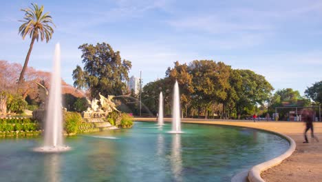 España-Barcelona-luz-de-día-Ciutadella-Parque-fuente-Plaza-4-K-lapso-de-tiempo