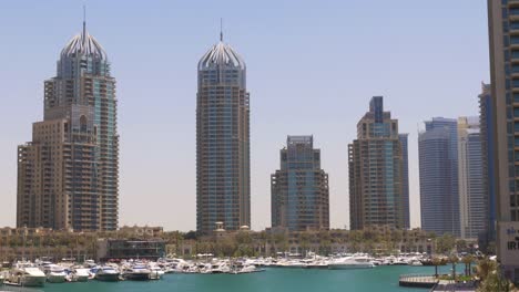 Día-de-la-Marina-de-dubai,-Emiratos-Árabes-Unidos-Vista-panorámica-al-Golfo,-4-K