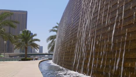 VAE-Tageslicht-Dubai-Marina-gehen-Bucht-Brunnen-4-K