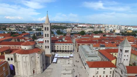 Tower-of-cathedral-of-St.-Anastasia-in-Zadar,-Croatia