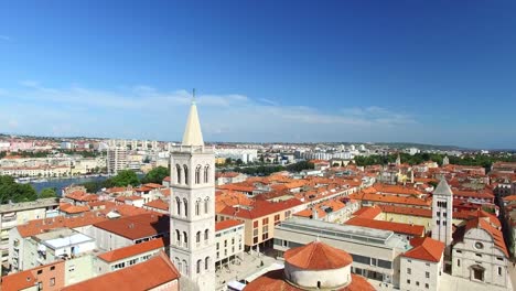 Turm-der-Kathedrale-St..-Anastasia-in-Zadar,-Kroatien