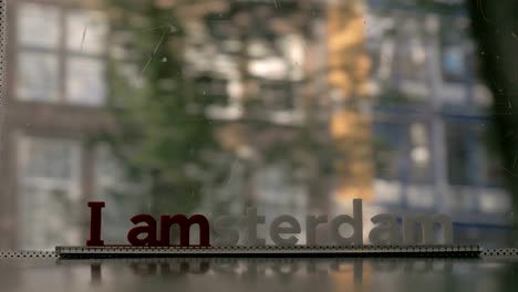 Fenster-bewegen-Straßenbahn-mit-I-Amsterdam-Motto