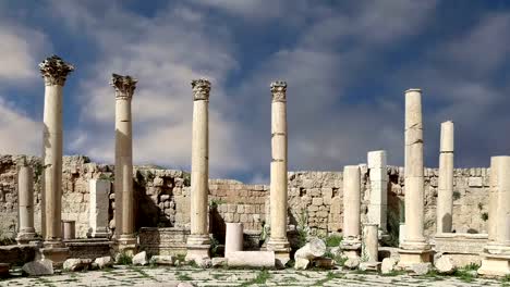 Roman-ruins-in-the-Jordanian-city-of-Jerash-(Gerasa-of-Antiquity),-capital-and-largest-city-of-Jerash-Governorate,-Jordan