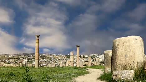 Römische-Ruinen-in-der-jordanischen-Stadt-Jerash-(Gerasa-der-Antike),-die-Hauptstadt-und-größte-Stadt-Jerash-Governorate,-Jordanien