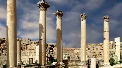 Römische-Ruinen-in-der-jordanischen-Stadt-Jerash-(Gerasa-der-Antike),-die-Hauptstadt-und-größte-Stadt-Jerash-Governorate,-Jordanien