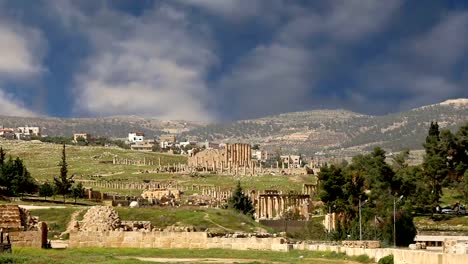 Roman-ruins-in-the-Jordanian-city-of-Jerash-(Gerasa-of-Antiquity),-capital-and-largest-city-of-Jerash-Governorate,-Jordan