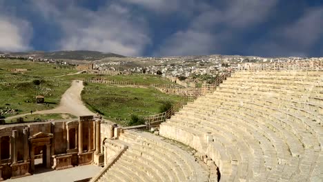 Amphitheater-in-Jerash-(Gerasa-of-Antiquity),-capital-and-largest-city-of-Jerash-Governorate,-Jordan