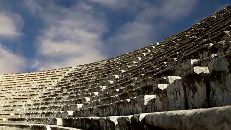 Amphitheater-in-Jerash-(Gerasa-der-Antike),-Hauptstadt-und-größte-Stadt-von-Jerash-Governorate,-Jordanien