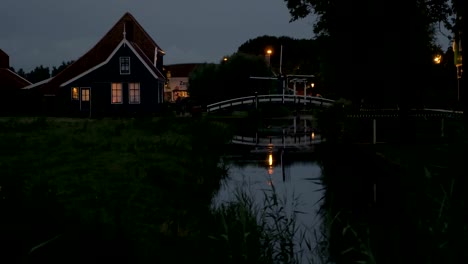 Abend-im-niederländischen-Dorf