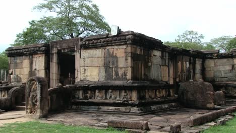 Ruinen-des-Gebäudes-in-der-Stadt-Polonnaruwa,-Sri-Lanka.