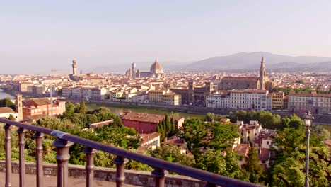 vista-de-la-Basílica-de-Santa-María-del-Fiore-en-Florencia,-Italia