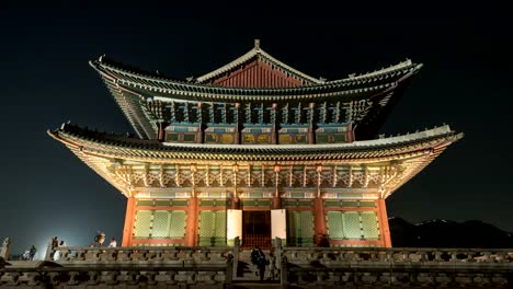 Zeitraffer-im-Gyeongbokgung-Palace-von-Nacht,-Seoul,-Südkorea,-4K-Zeitraffer