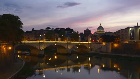 puesta-de-sol-de-Italia-la-noche-iluminación-Roma-panorama-Vaticano-río-de-tiber-4k