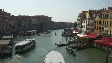 Italia-verano-día-Venecia-famoso-gran-canal-agua-tráfico-rialto-puente-panorama-4k