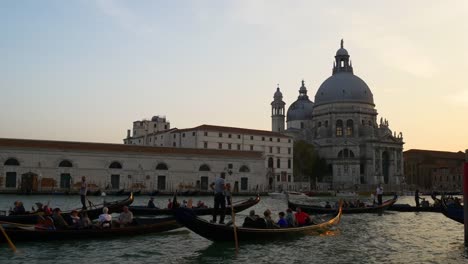 italy-sunset-time-venice-santa-maria-della-salute-basilica-canal-gondola-ride-panorama-4k