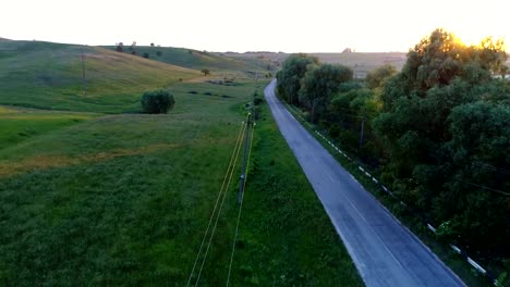 Sonnenuntergang-Straße-Drohne-Naturerlebnisse