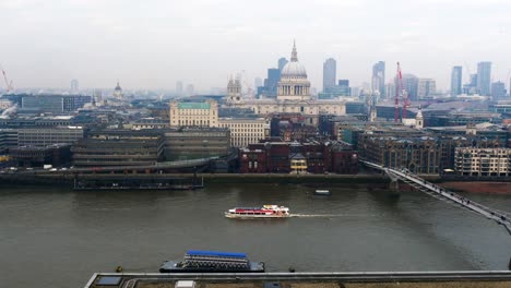 The-River-Thames,-St.-Paul's-Cathedral,-and-Millennium-Bridge