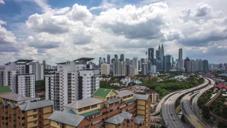 Tiempo-transcurrido---Cloudscape/nubes-en-movimiento-en-la-ciudad-de-Kuala-Lumpur.