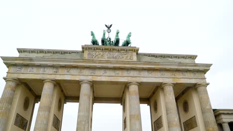 La-histórica-puerta-de-Bradenburg-en-Berlín-Alemania