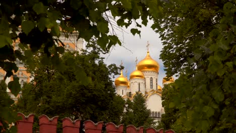 Cúpula-del-templo-del-Kremlin-de-Moscú