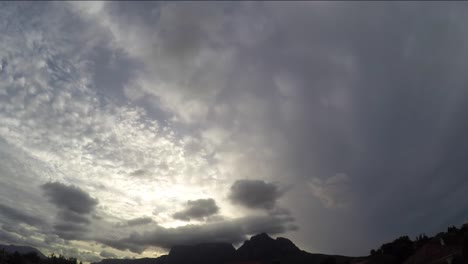 Cape-Town-Tafelberg-schnell-bewegenden-Wolken-Zeitraffer