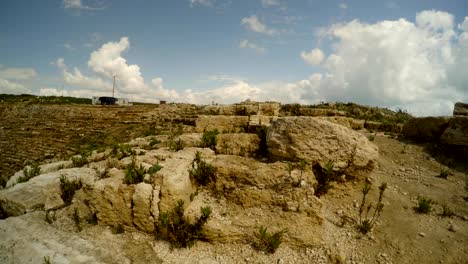 archäologische-Ausgrabung-Ruinen-antiker-Amphitheater-Magarsus-Antik-Tiyatro