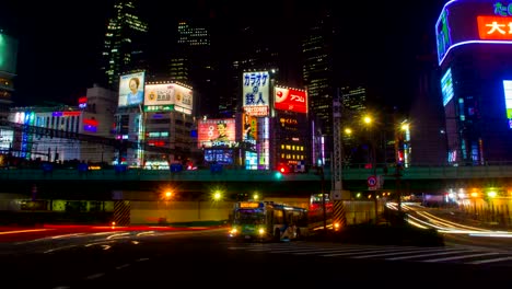 Slow-Shutter-Nacht-hyper-Zeitraffer-4K-bei-Seibu-Shinjuku-breit-erschossen