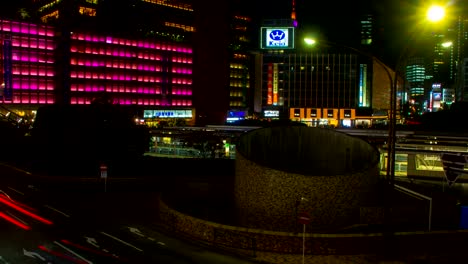Nacht-hyper-Zeitraffer-4K-Auflösung-bei-Shinjuku-Bus-Rotary-breite-erschossen