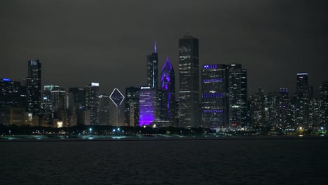 Skyline-von-Chicago-und-Waterfront-in-den-Abendstunden.-29.-November-2017.-Chicago,-Illinois,-Vereinigte-Staaten-von-Amerika.