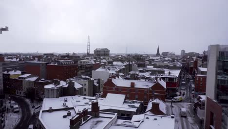 Paisaje-urbano-de-Dublín-con-cubierta-de-nieve