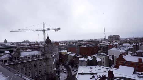 Dublin-Stadtbild-mit-Schnee-Dach