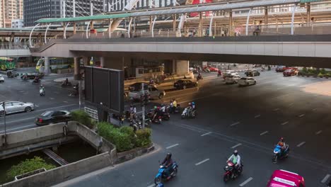 Video-de-rutas-de-tráfico-y-paisaje-urbano,-Bangkok,-Tailandia