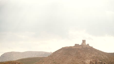 Casa-de-piedra-antigua-torre-en-Mani,-Grecia.-Lapso-de-tiempo