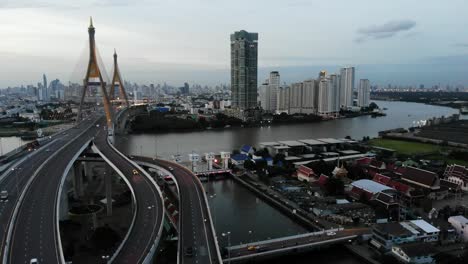 Puente-de-Bhumibol-y-río-aves-ojo-vista-paisaje-en-Bangkok-Tailandia