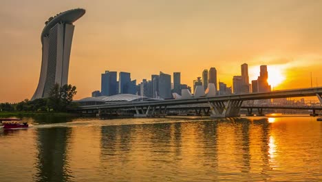 Goldener-Sonnenuntergang-über-Singapur-Downtown.-Zeitraffer