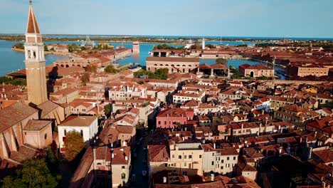 aerial-footage-of-city-centre-of-Venice,-Italy