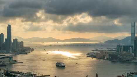 4K-de-Time-lapse:-puesta-de-sol-sobre-el-puerto-de-Victoria-en-Victoria-Peak,-Hong-Kong