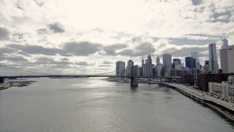 An-Incredible-View-of-the-New-York-City-Skyline-and-the-Brooklyn-Bridge