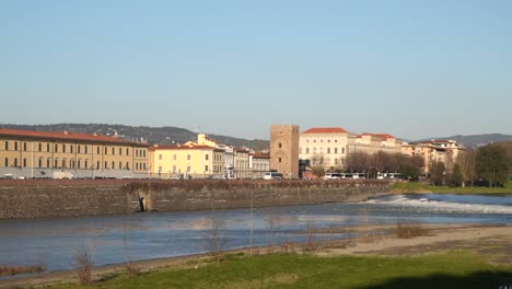 Fluss-Arno.-Italien-Florenz